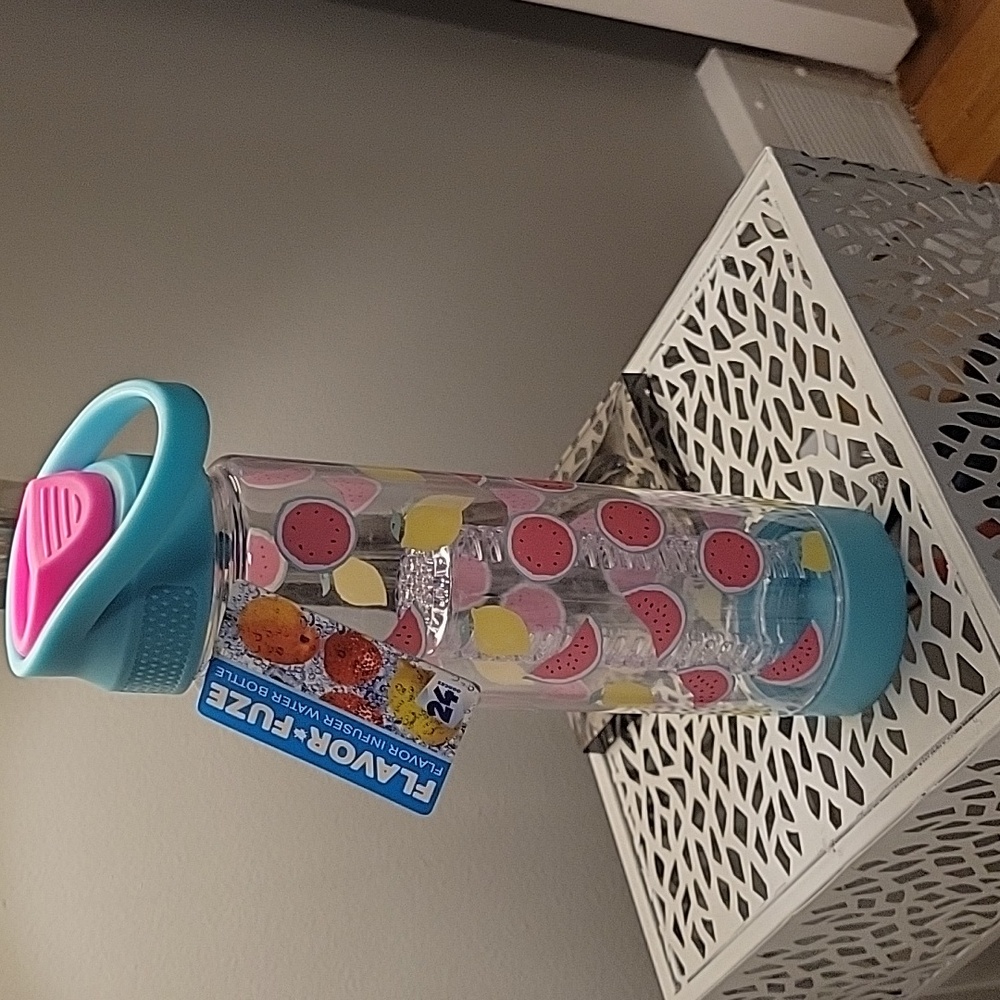 NWT Flavor Infuser Water Bottle
